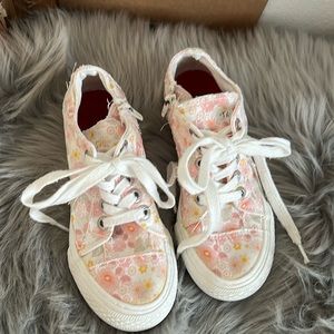 EUC Blowfish Girl Canvas Sneakers Toddler Pink White Floral Lined sz 3